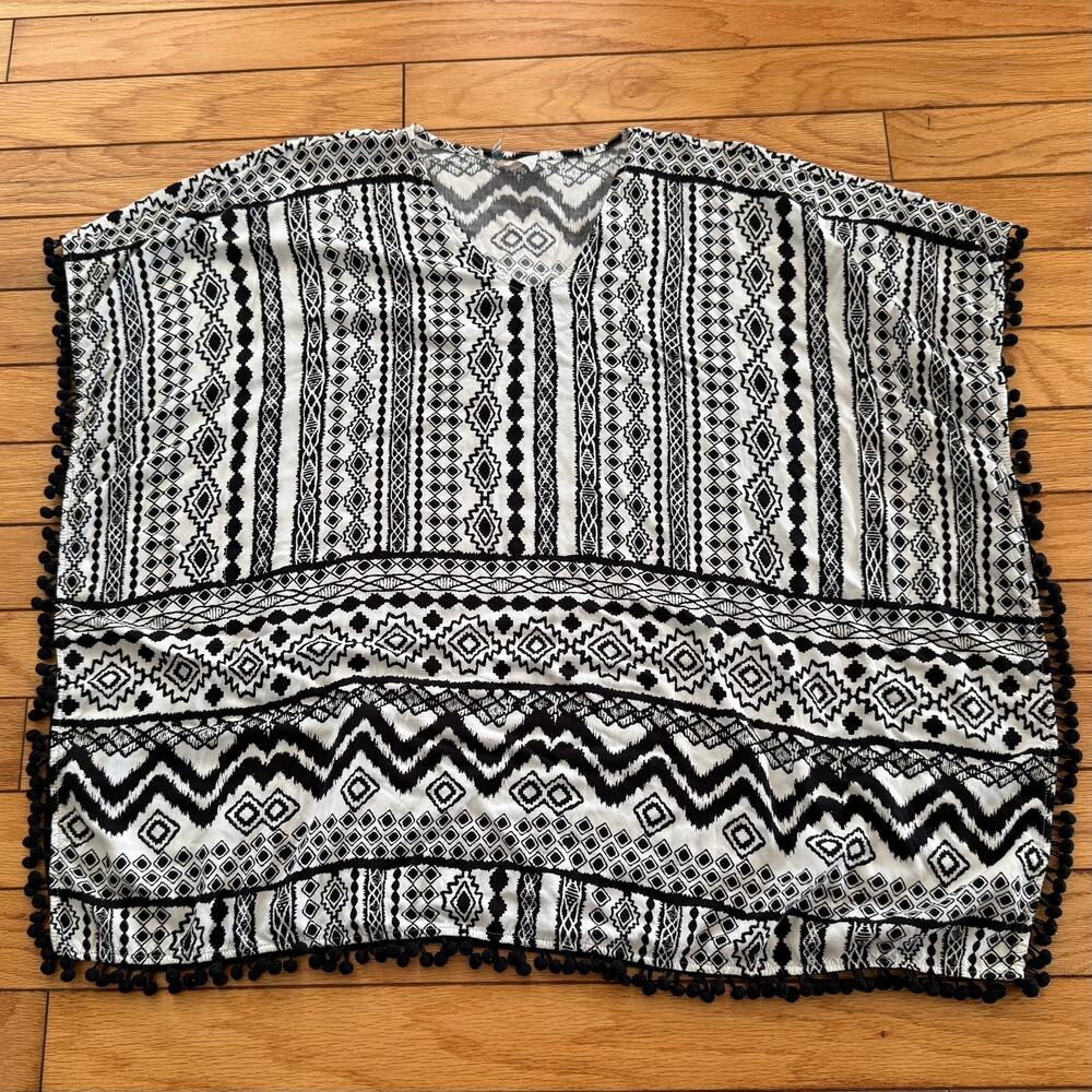 O'rageous Women's Black & White Geometric Swimsuit Cover Up Kimono Pom Pom Tunic